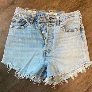 Levi ribcage shorts